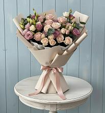 Букет цветов из:  Розы и Лизиантусы в Чанах