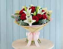 Букет цветов из:  Лилии и Розы в Чанах