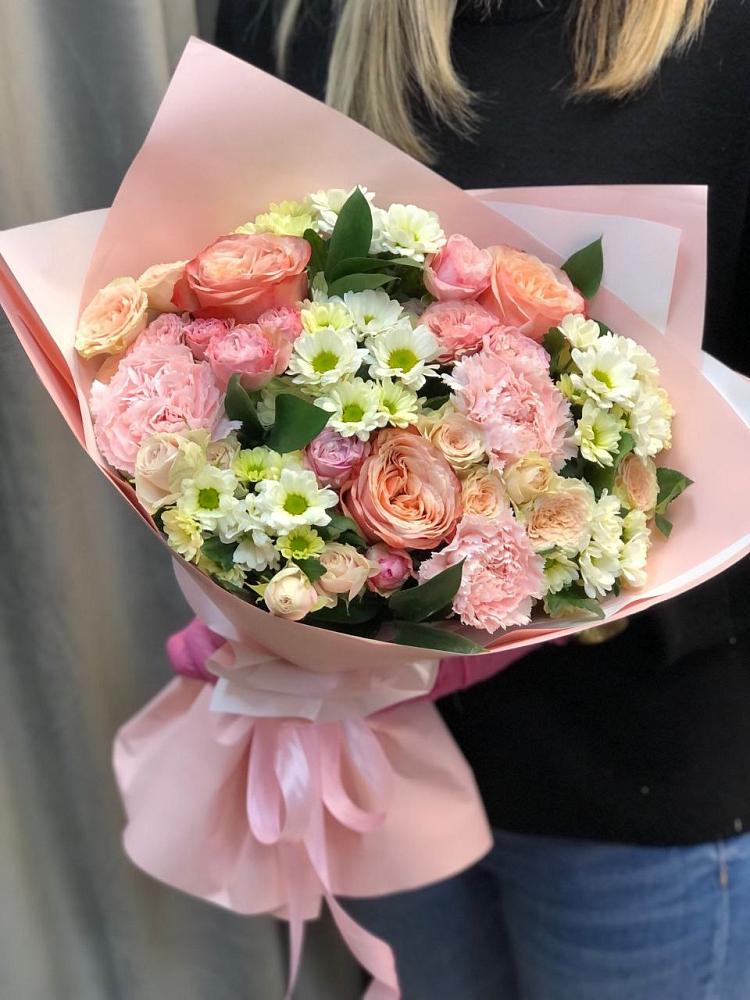 Букет цветов из: Гвоздики, Розы и Хризантемы в Чанах