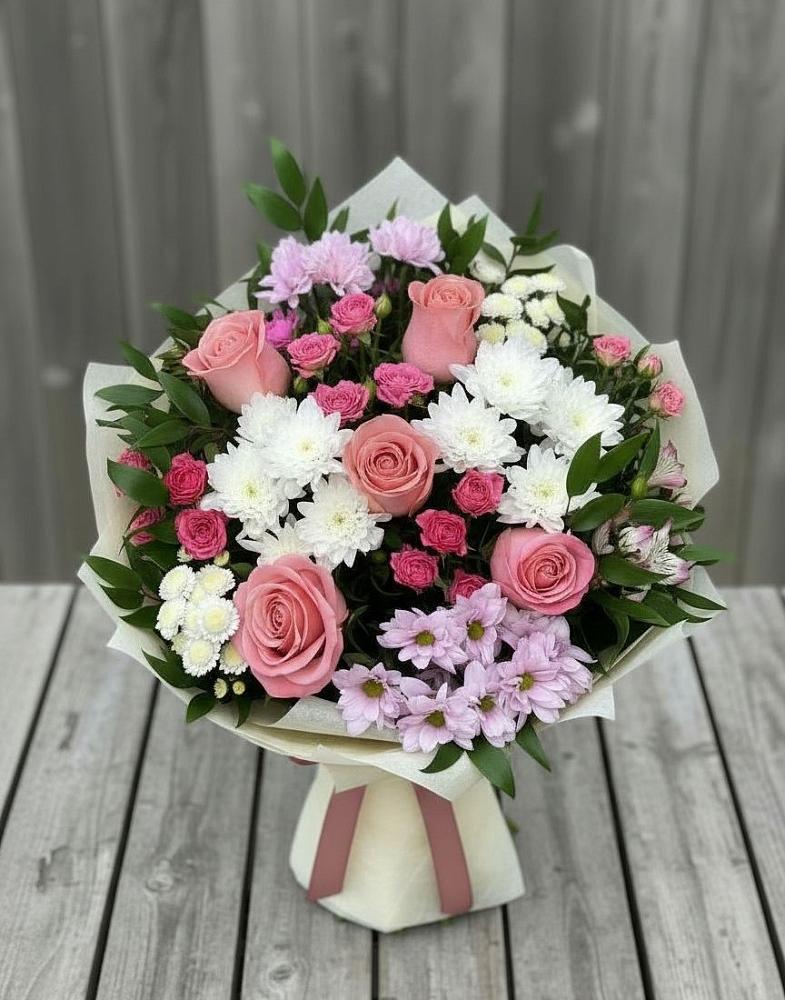 Букет цветов из: Альстромерии, Гвоздики, Розы и Хризантемы в Чанах