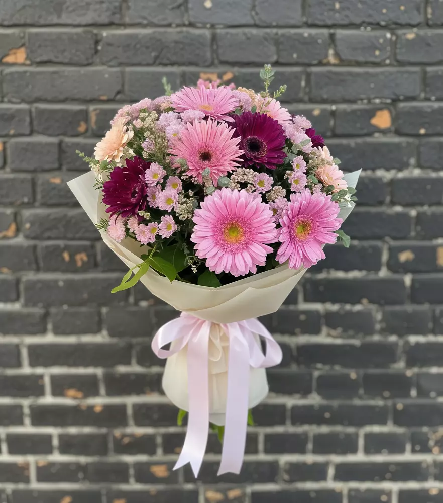 Букет цветов из: Герберы и Хризантемы в Чанах