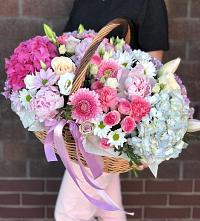 Композиция солнечный день в Чанах Цветочная композиция из Розы, Хризантемы, Пионы и Лизиантусы в корзине в Чанах