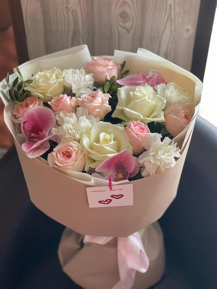 Букет цветов из: Орхидеи, Розы и Гвоздики в Чанах