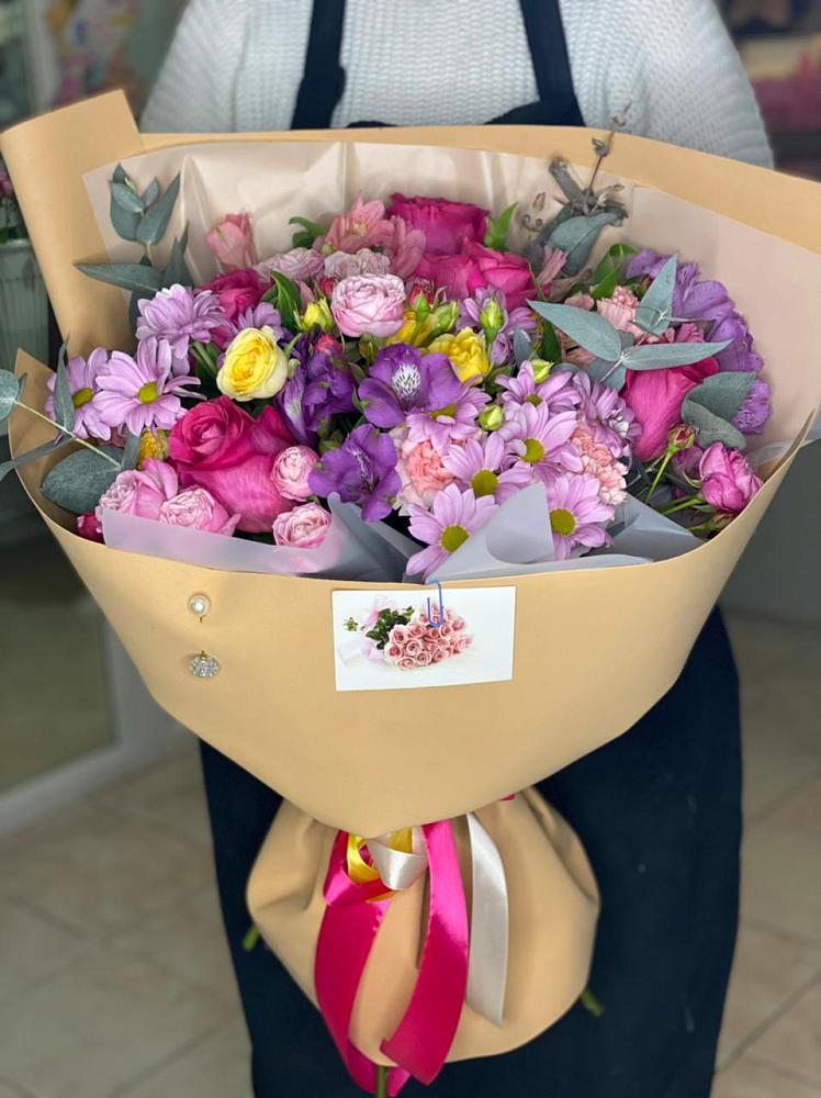 Букет цветов из: Хризантемы, Гвоздики и Альстромерии в Чанах