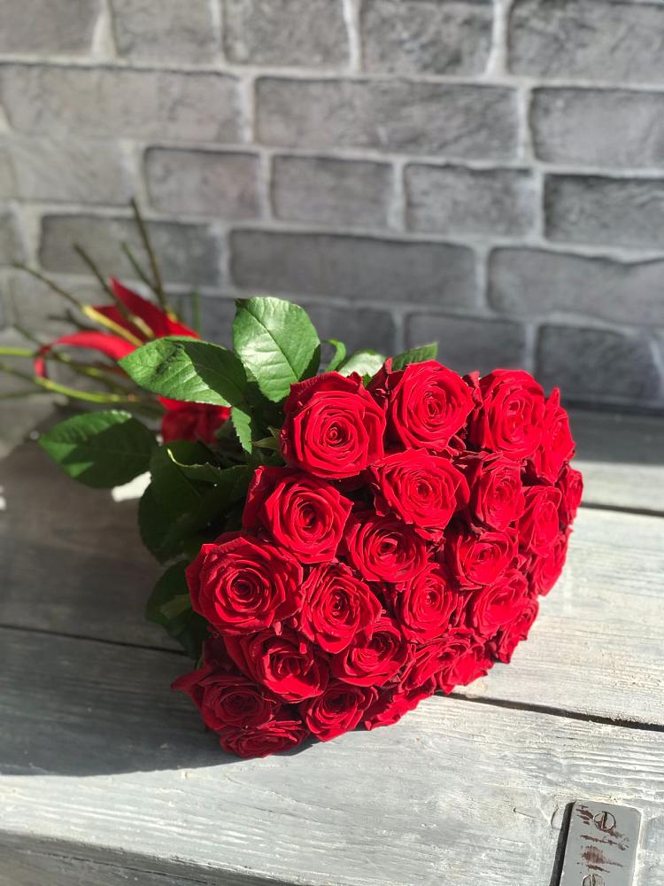 Букет Красные розы Фридом в Чанах