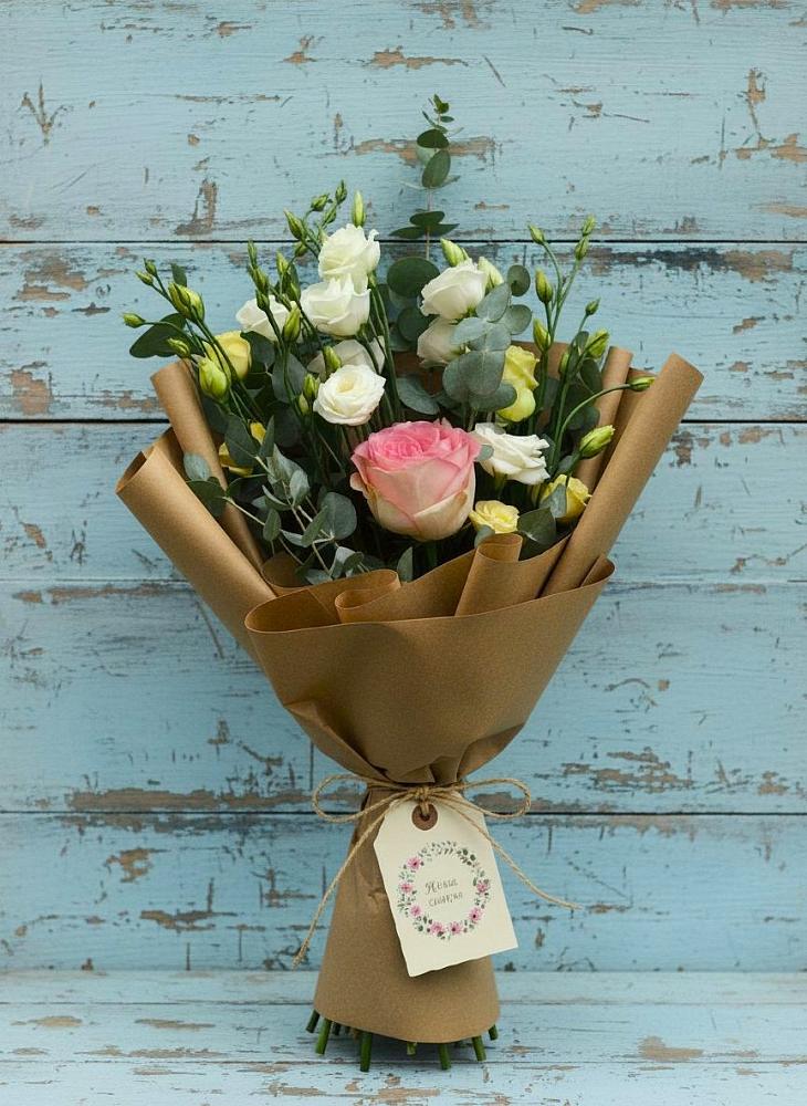 Букет цветов из: Розы и Лизиантусы в Чанах