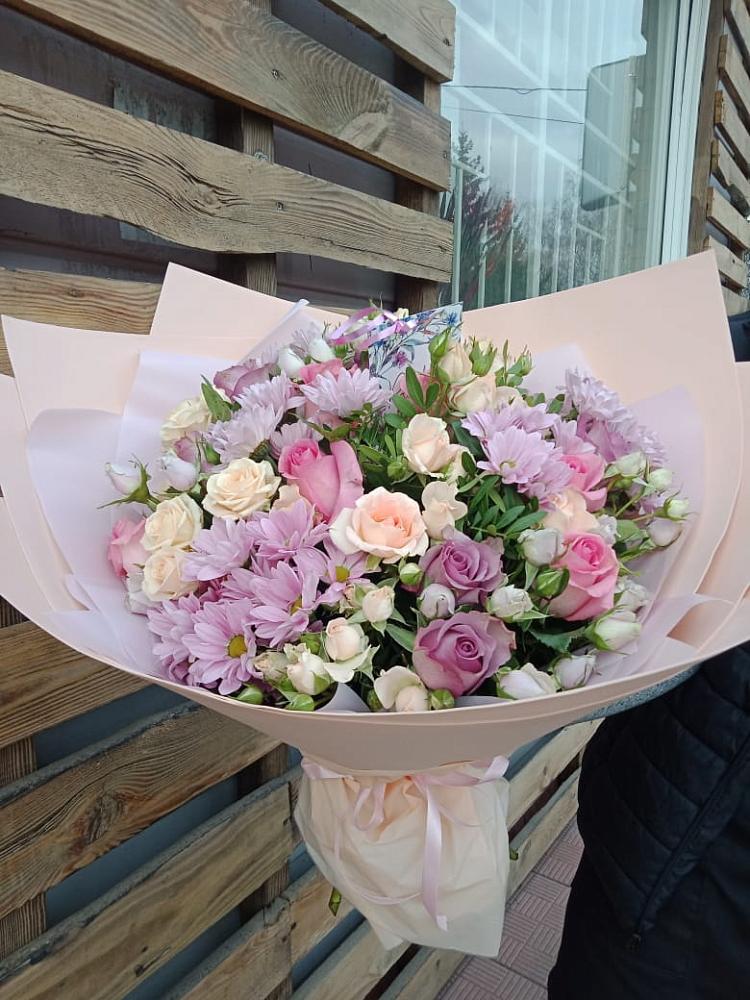 Букет цветов из: Розы и Хризантемы в Чанах