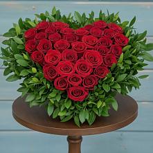 Цветочная композиция из Розы в виде сердца в Чанах