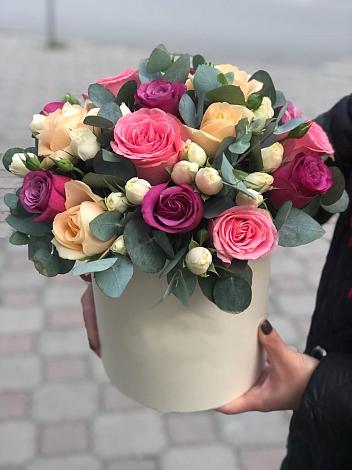 Цветочная композиция из Розы в шляпной коробке в Чанах