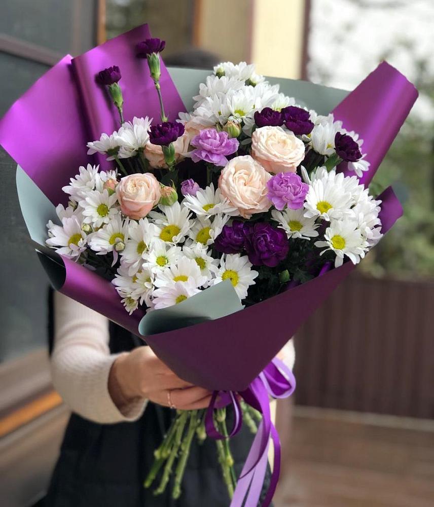 Букет цветов из: Хризантемы, Гвоздики и Розы в Чанах