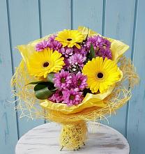 Букет цветов из:  Хризантемы и Герберы в Чанах