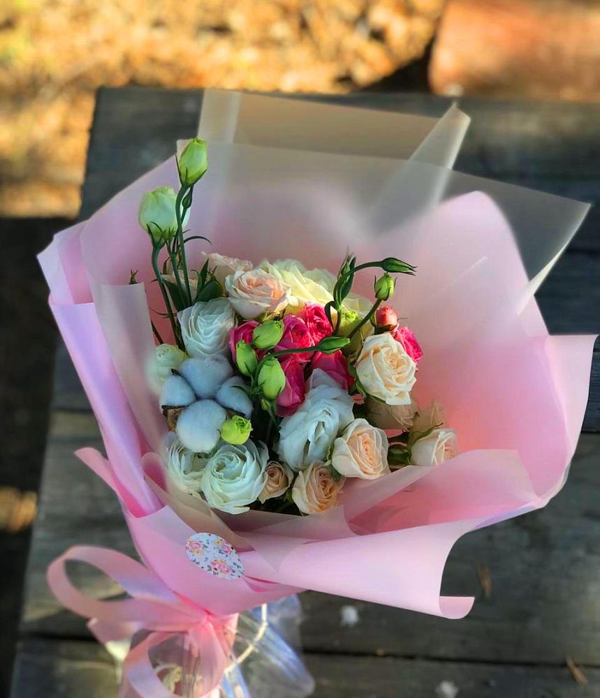 Букет цветов из: Розы и Лизиантусы в Чанах