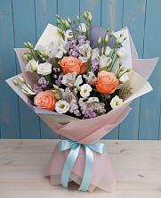 Букет цветов из:  Лизиантусы, Розы, Альстромерии и Гипсофила в Чанах