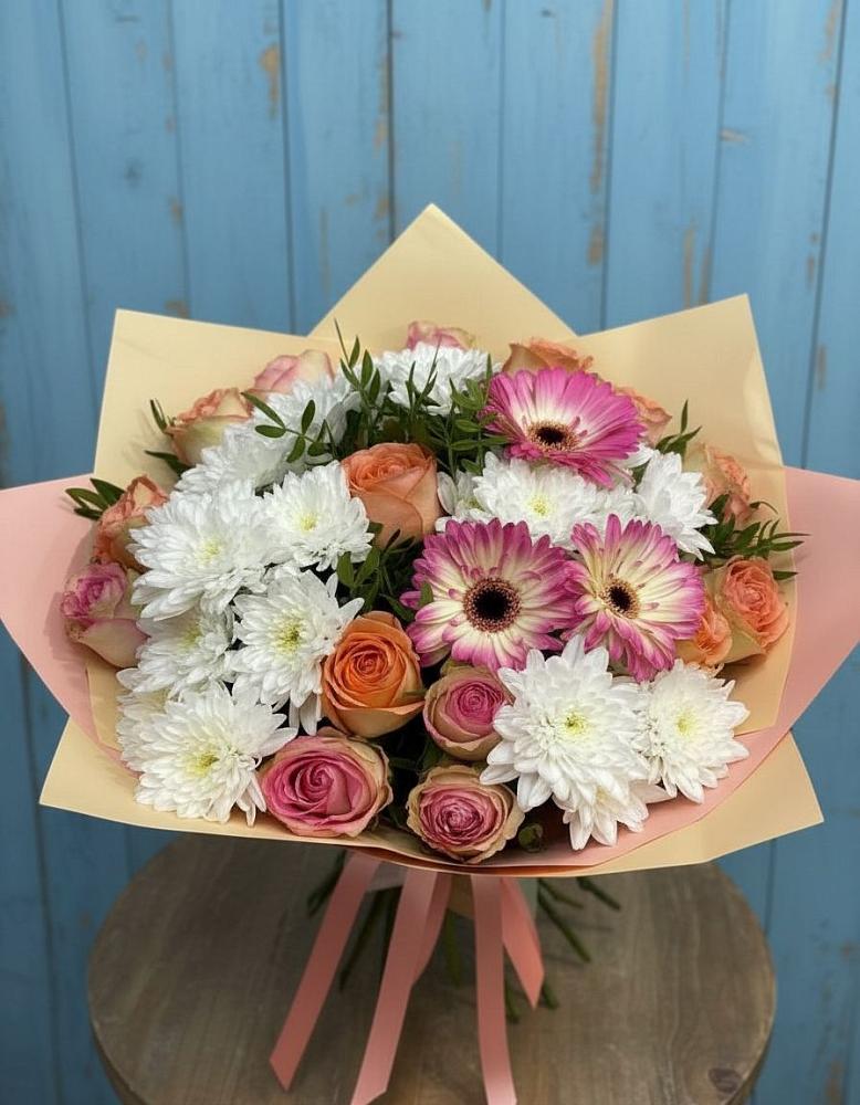 Букет цветов из: Розы, Герберы и Хризантемы в Чанах