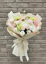 Букет цветов из:  Гвоздики, Розы, Лизиантусы и Хризантемы в Чанах