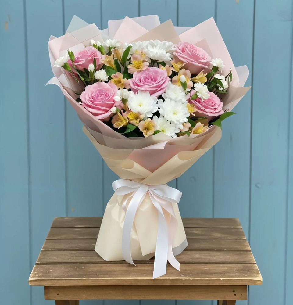 Букет цветов из: Гвоздики, Орхидеи и Розы в Чанах