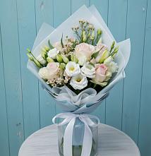 Букет цветов из:  Розы и Лизиантусы в Чанах