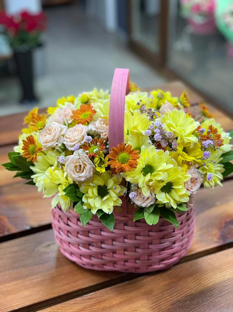 Цветочная композиция из Хризантемы и Розы в корзине в Чанах