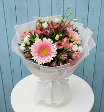 Букет цветов из:  Герберы, Альстромерии и Лизиантусы в Чанах