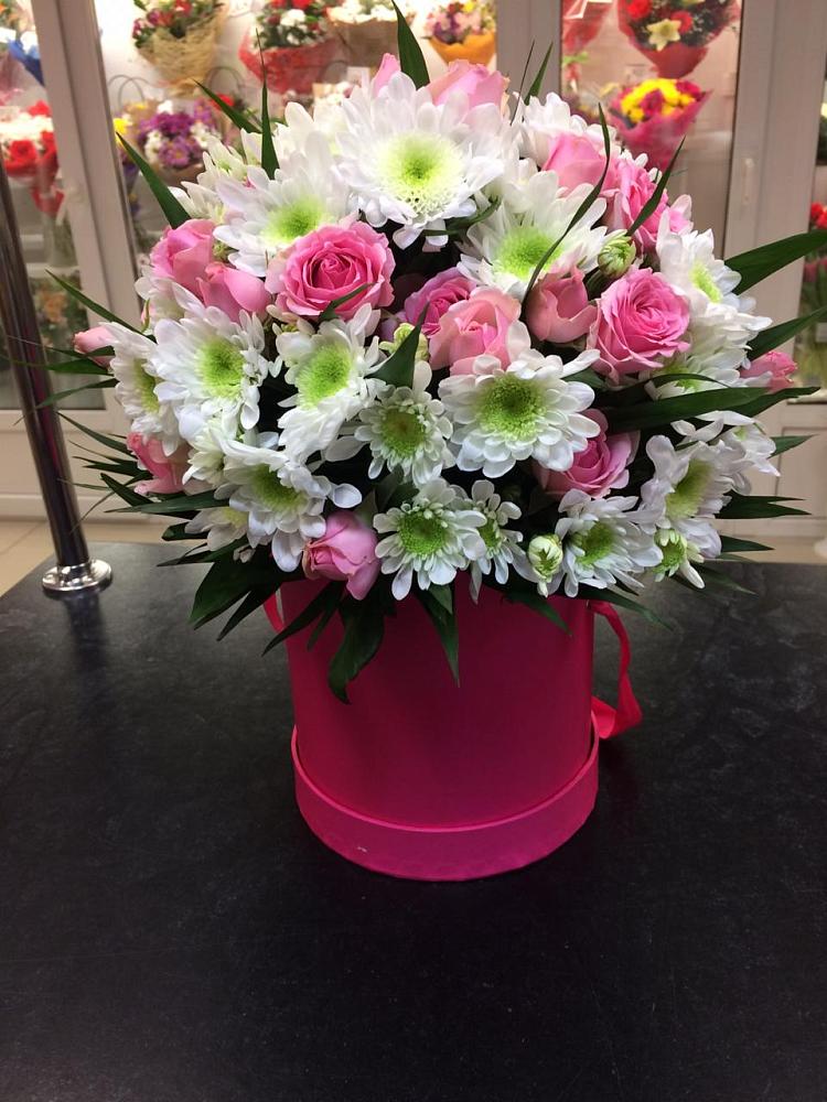 Цветочная композиция из Розы и Хризантемы в шляпной коробке в Чанах