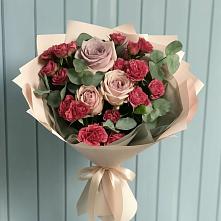 Букет цветов из:  Гвоздики и Розы в Чанах