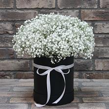 Цветочная композиция из Гипсофила в шляпной коробке в Чанах