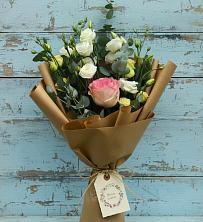 Букет цветов из:  Розы и Лизиантусы в Чанах