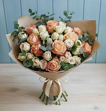 Букет цветов из:  Альстромерии и Розы в Чанах