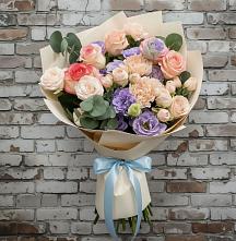 Букет цветов из:  Розы, Лизиантусы и Гвоздики в Чанах