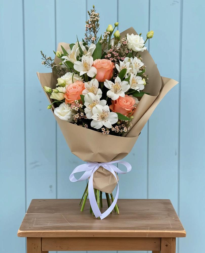 Букет цветов из: Альстромерии, Лизиантусы, Розы и Хризантемы в Чанах