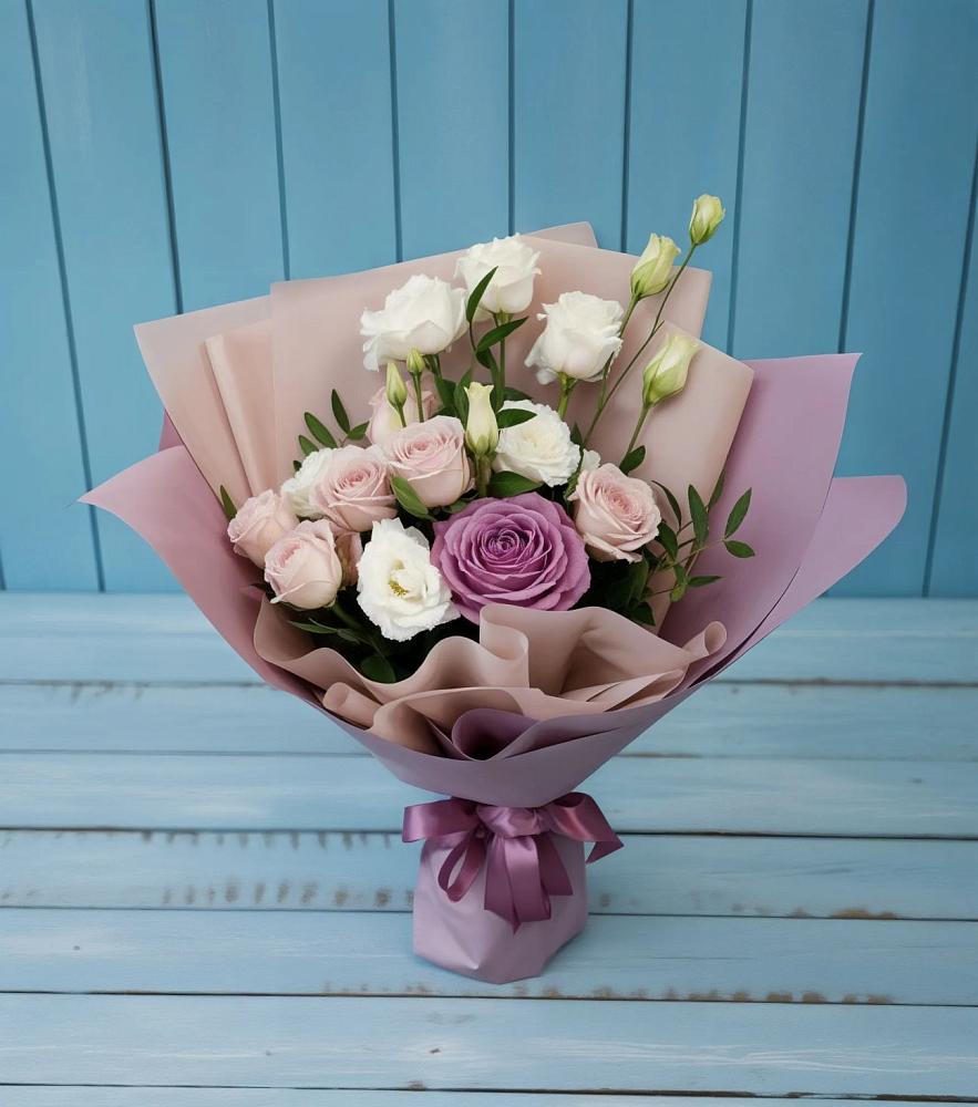 Букет цветов из: Розы и Лизиантусы в Чанах